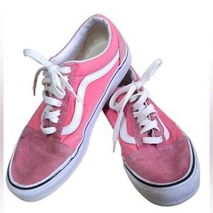 VANS Off The Wall Pink Suede Sneakers. Size 8